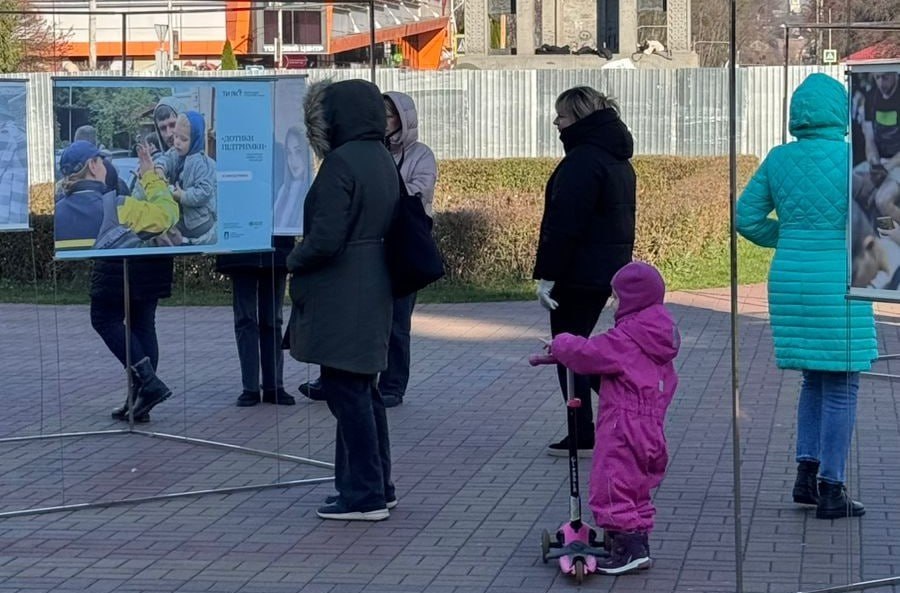 Фотовиставка «Дотики підтримки» експонуватиметься у Вишгороді до 3 грудня