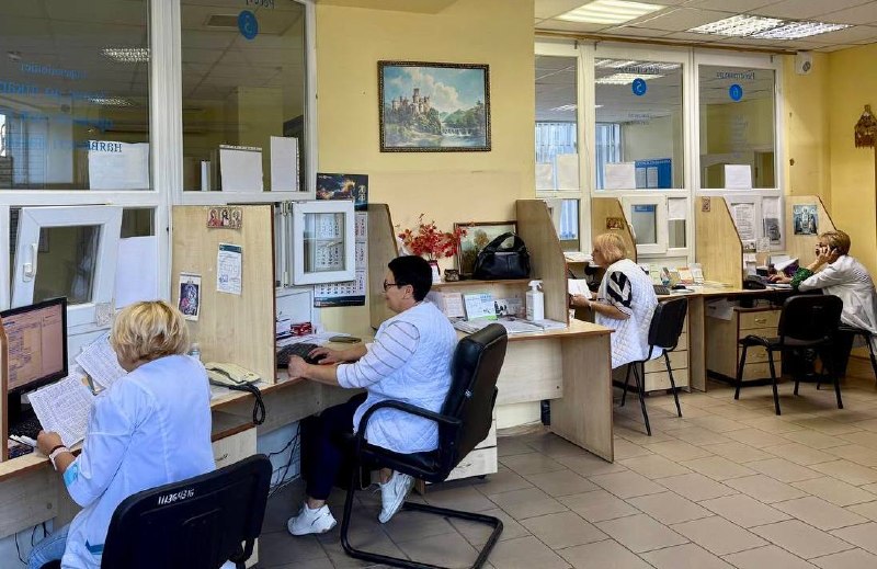 Менше черг і швидший зв’язок: в Ірпінській поліклініці змінили роботу реєстратури