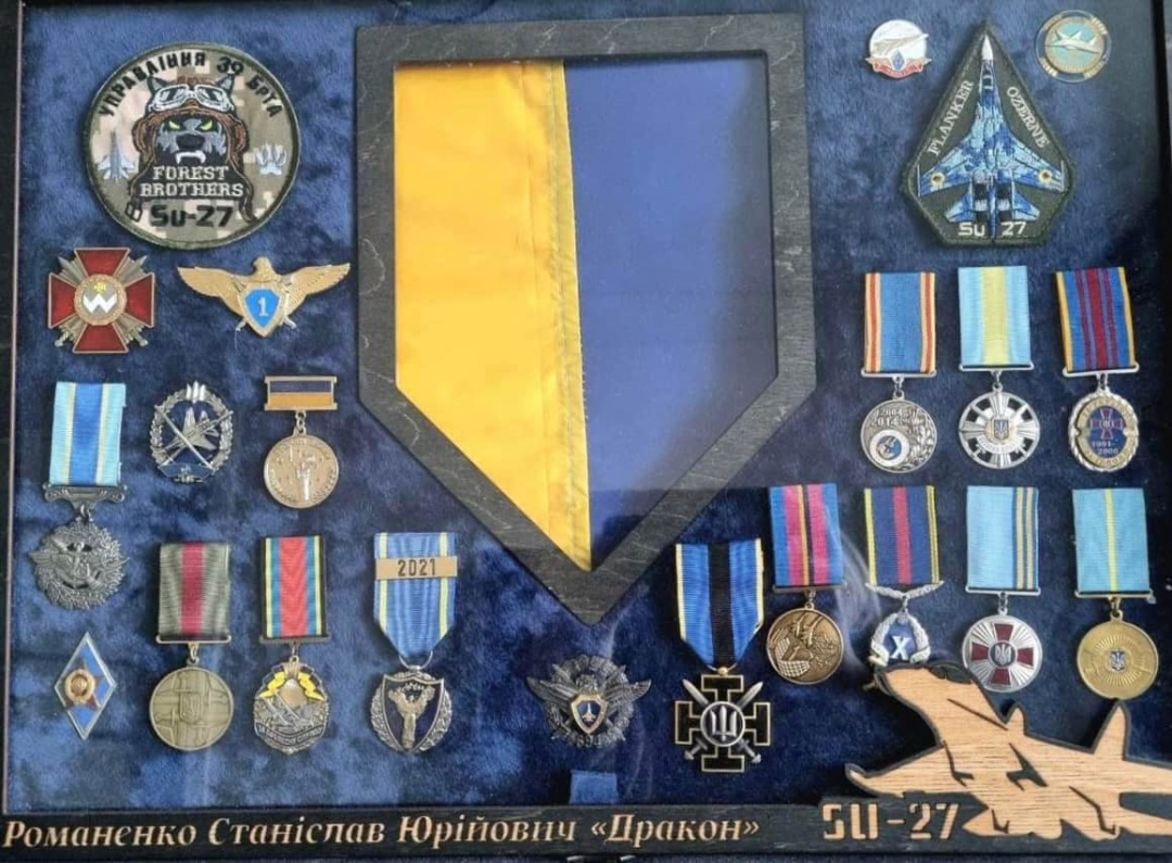 Фото дня: у передмісті Білої Церкви встановили пам'ятний знак на честь загиблого пілота
Станіслав Романенко загинув 22 грудня 2023 року під час бойового завдання з пошуку, виявлення, перех...