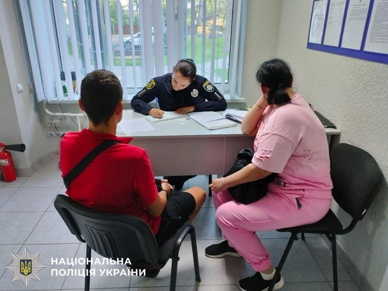 У Гостомелі двоє підлітків зняли 152 шеврони з пам’ятної інсталяції