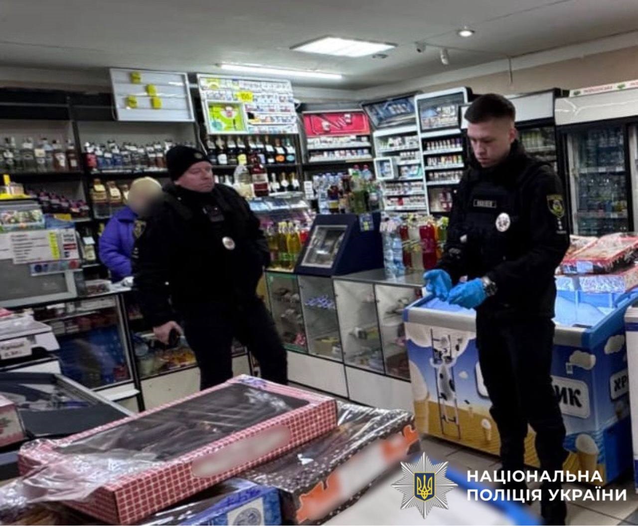 У Борисполі чоловік відкрив стрілянину в магазині: йому повідомили про підозру