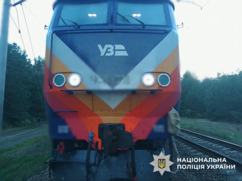 На залізничній платформі Корчі потяг смертельно травмував жінку