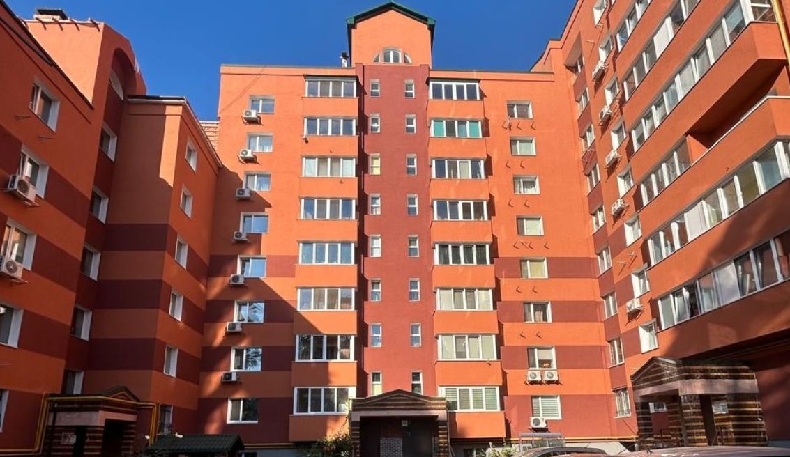 Відновлення після війни: в Ірпені ремонтують пошкоджений житловий будинок