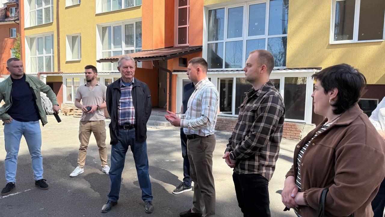В Ірпені обговорили темпи відбудови будинку на Гостомельському шосе, 22