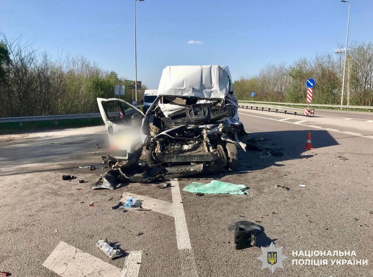 Водій та два пасажири у лікарні: поліція Київщини розслідує обставини ДТП поблизу села Саливонки