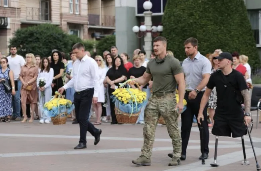 В Ірпені до Дня Конституції вшанували творців української державності