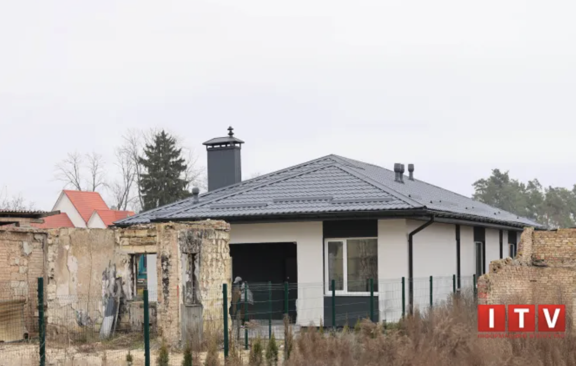 В Ірпені відновили ще один приватний будинок після руйнувань