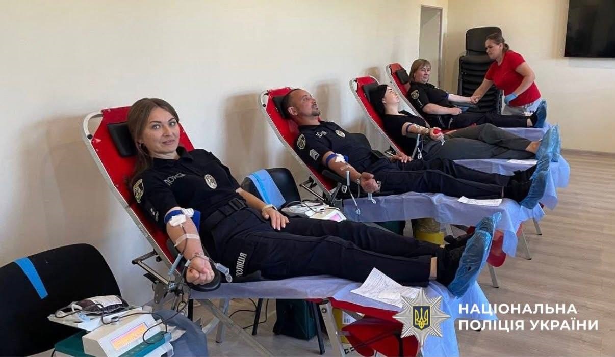 Поліцейські Київщини долучилися до донорства та здали кров у Кагарлику