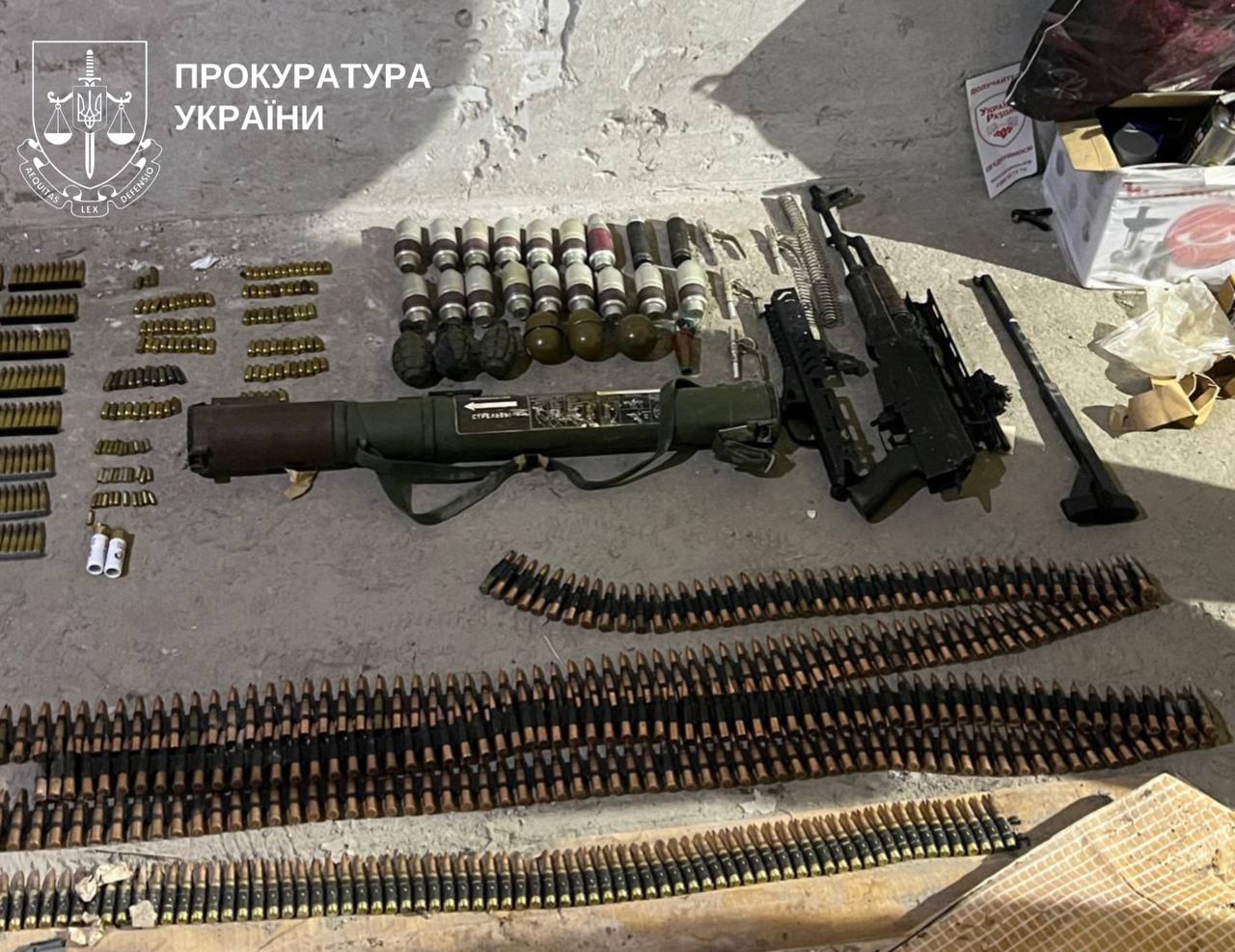 Прокурори Київщини повідомили про підозру адвокату, який продавав зброю поштою
