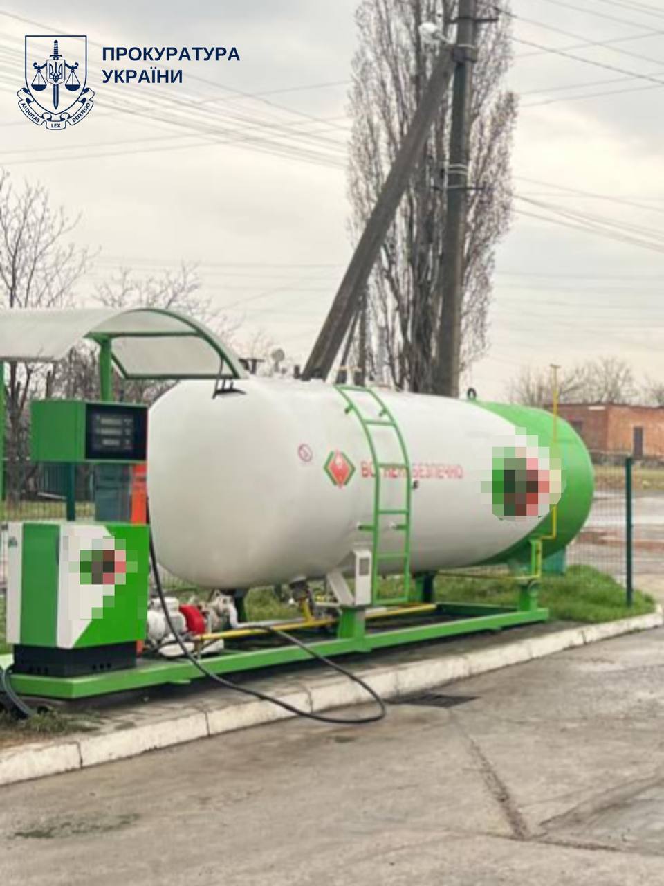Фальсифіковане пальне на мільйони: на Київщині судитимуть учасників підпільного міні-НПЗ
