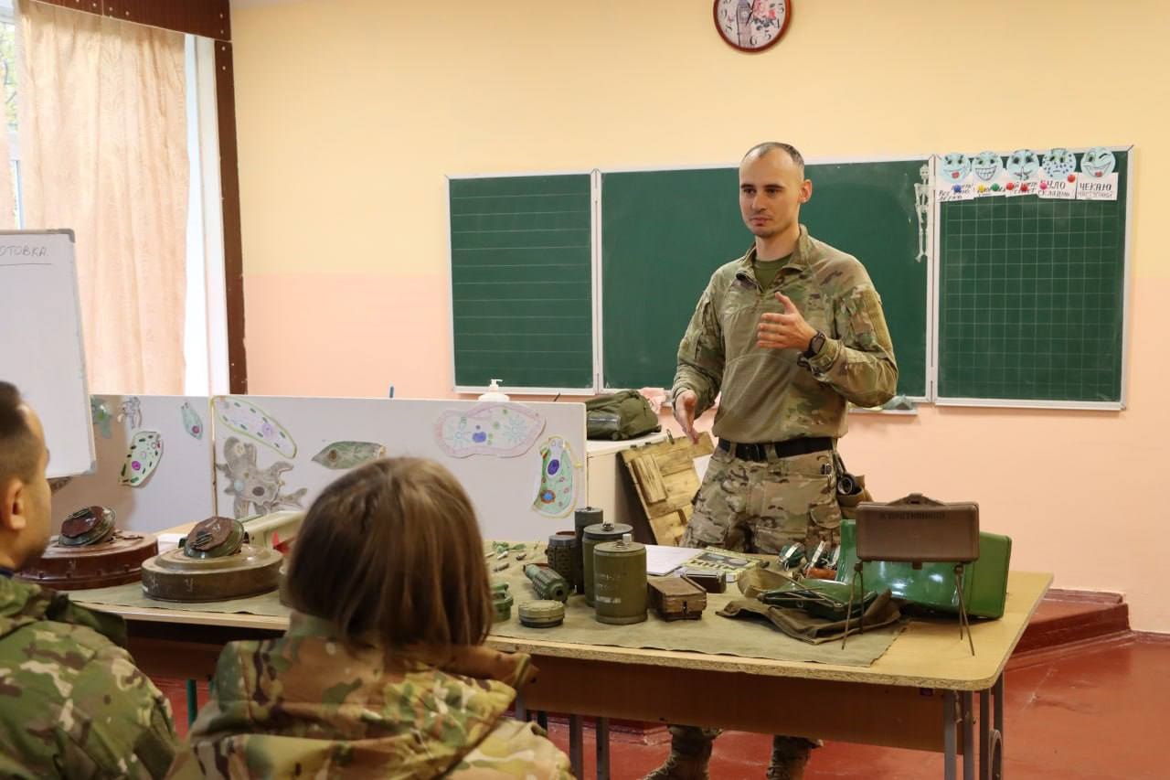 Жителі Фастівської громади проходять навчання в межах циклу вишколів Національного спротиву