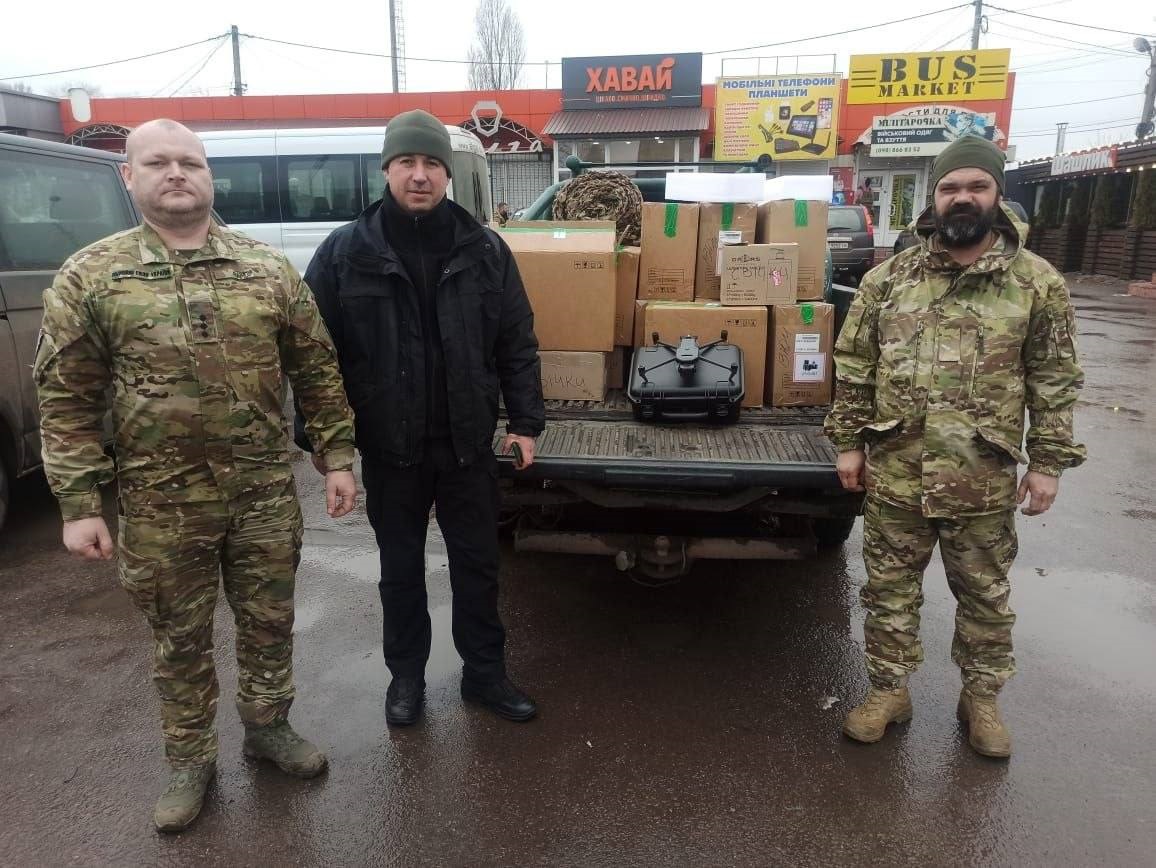 Макарівська громада передала дрони, РЕБ і авто для військових на передову