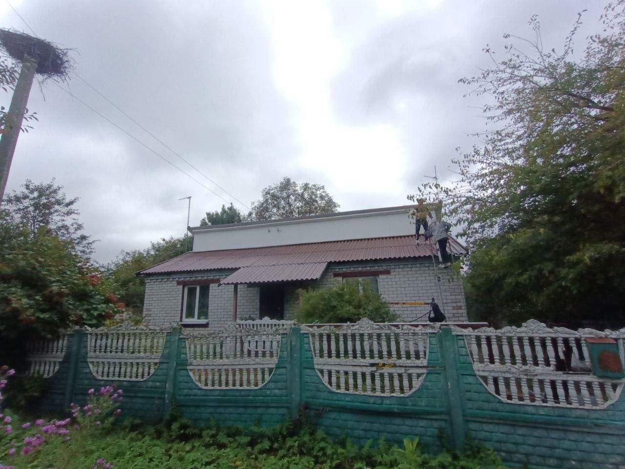Макарівська громада відновлює будинки разом із Червоним Хрестом та міжнародними партнерами