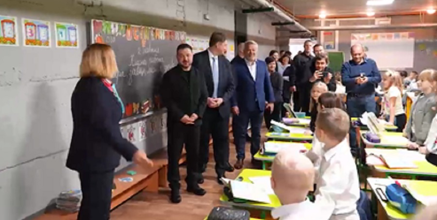 Володимир Зеленський відвідав ліцей у Бучі та поспілкувався з освітянами і школярами