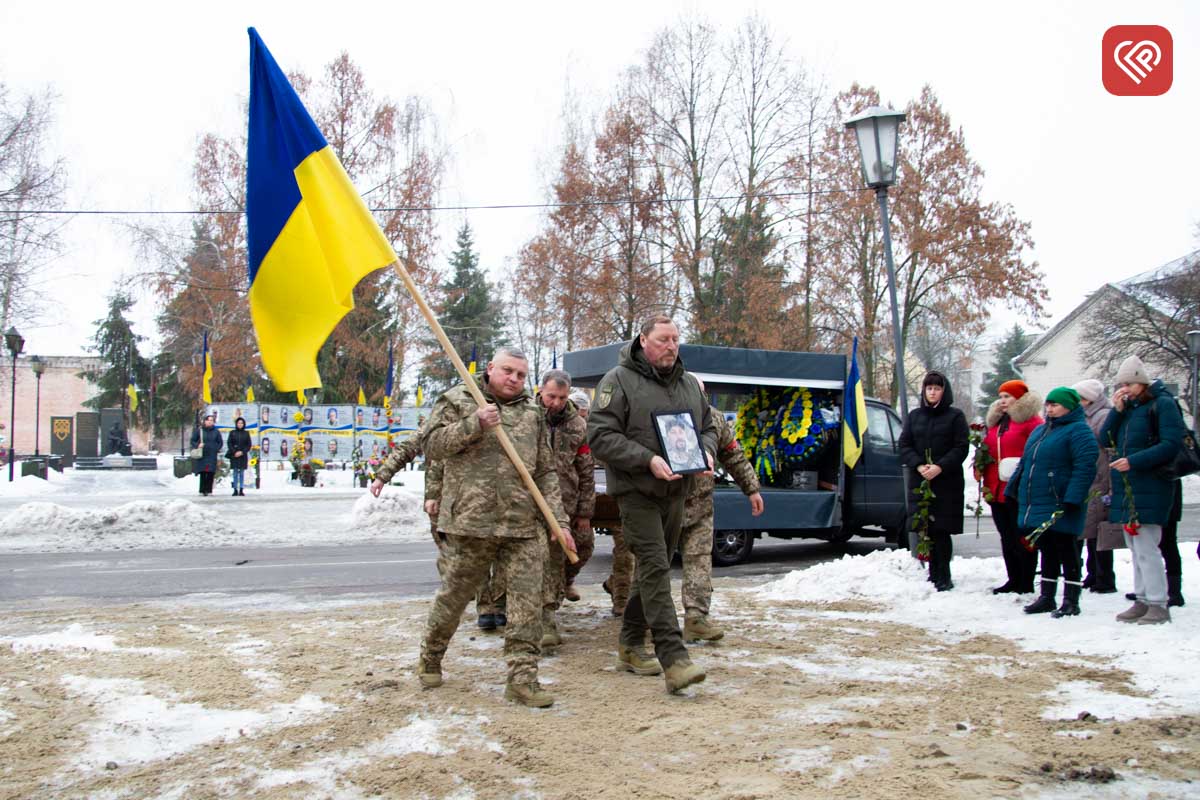 Понад три з половиною роки на фронті: Переяслав прощається з Героєм Вадимом Білером