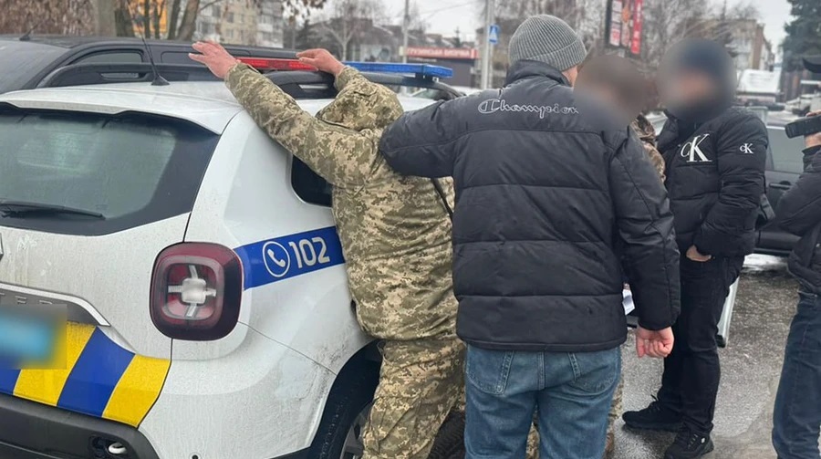 На Київщині затримали начальника районного ТЦК за вимагання $4 000 за «відкриття питання» з мобілізацією