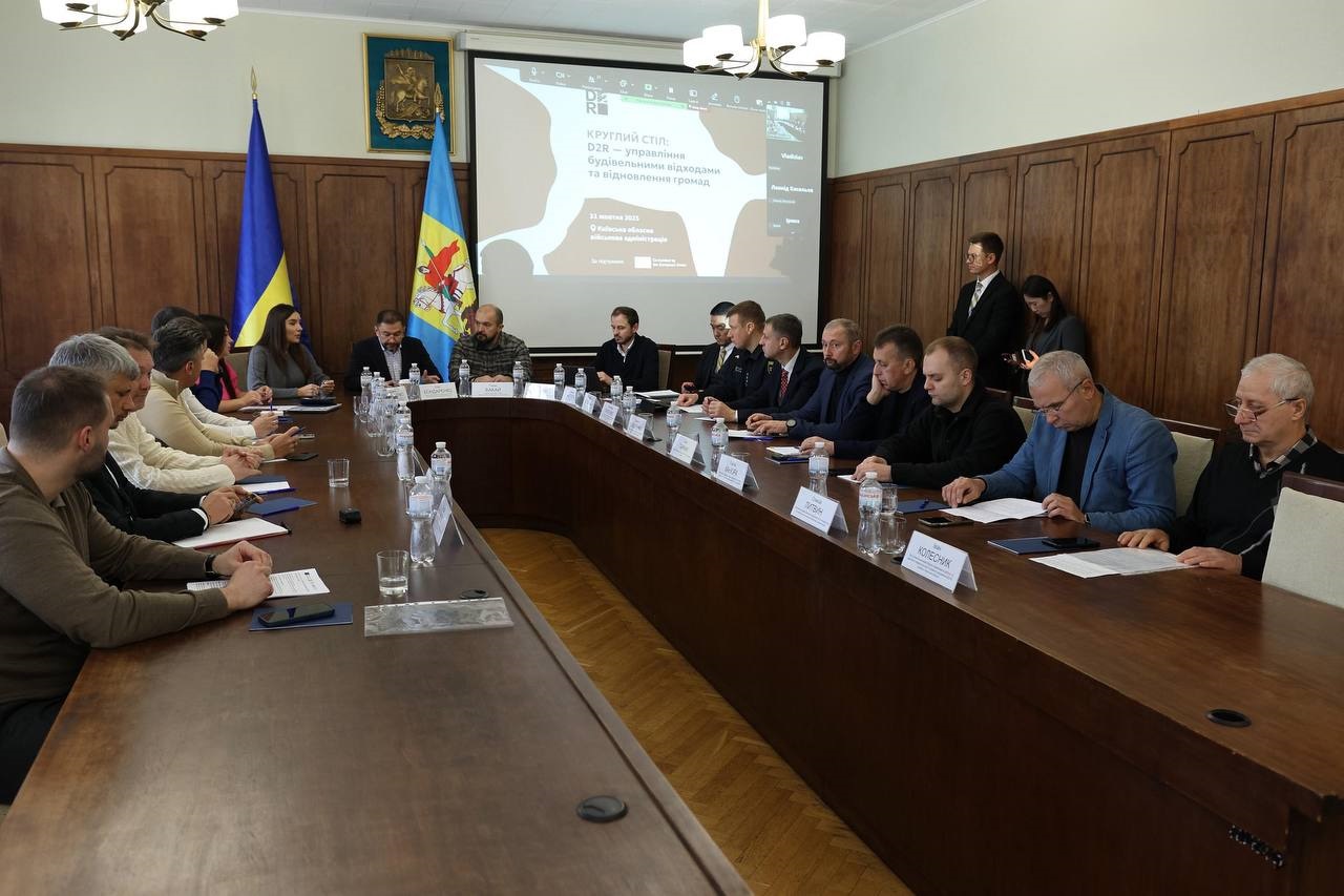 На Київщині обговорили нові підходи до переробки будівельних відходів війни