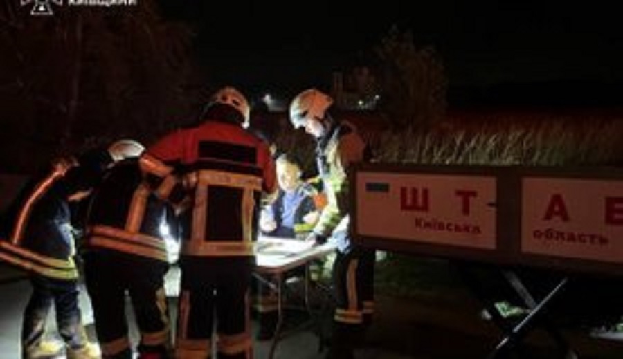 Після нічної атаки на Київщині Укрзалізниця призупинила рух поїздів у Броварському районі