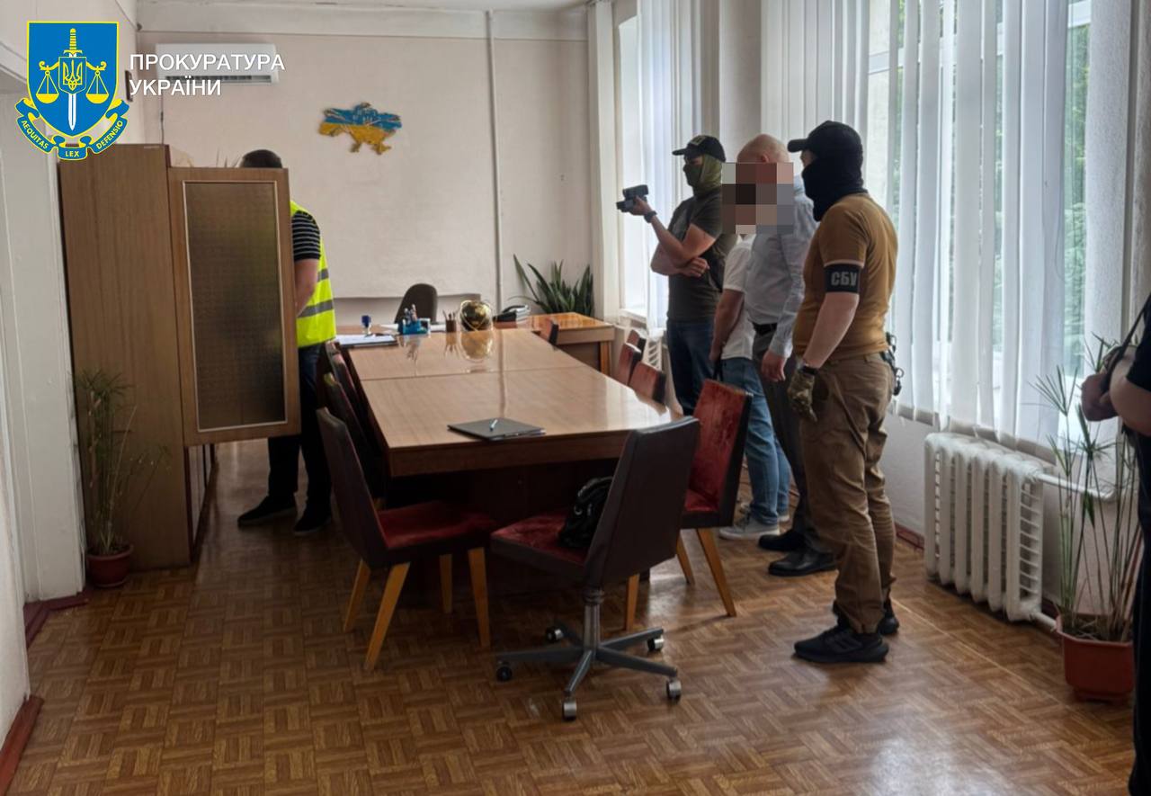 На Київщині посадовець вимагав 15 тисяч доларів за "допомогу" з військовим обліком – прокуратура скерувала справу до суду
