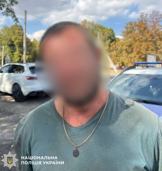 Грабіж у Рогозові: чоловік відібрав у знайомого гроші, картку та документи