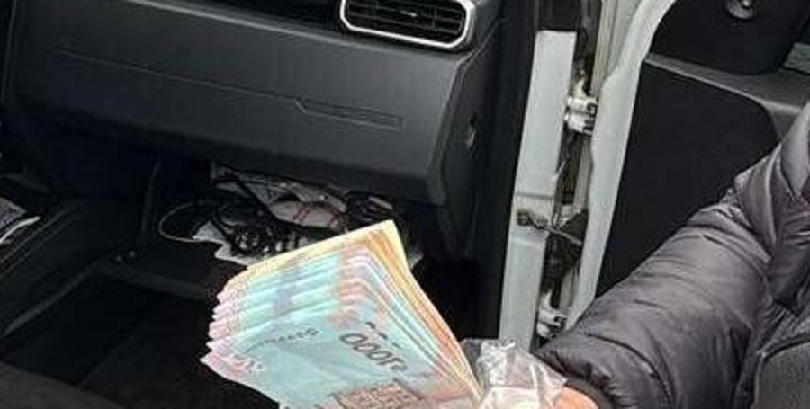 На Київщині вимагали гроші та залякували підприємців — викрито схему хабарництва