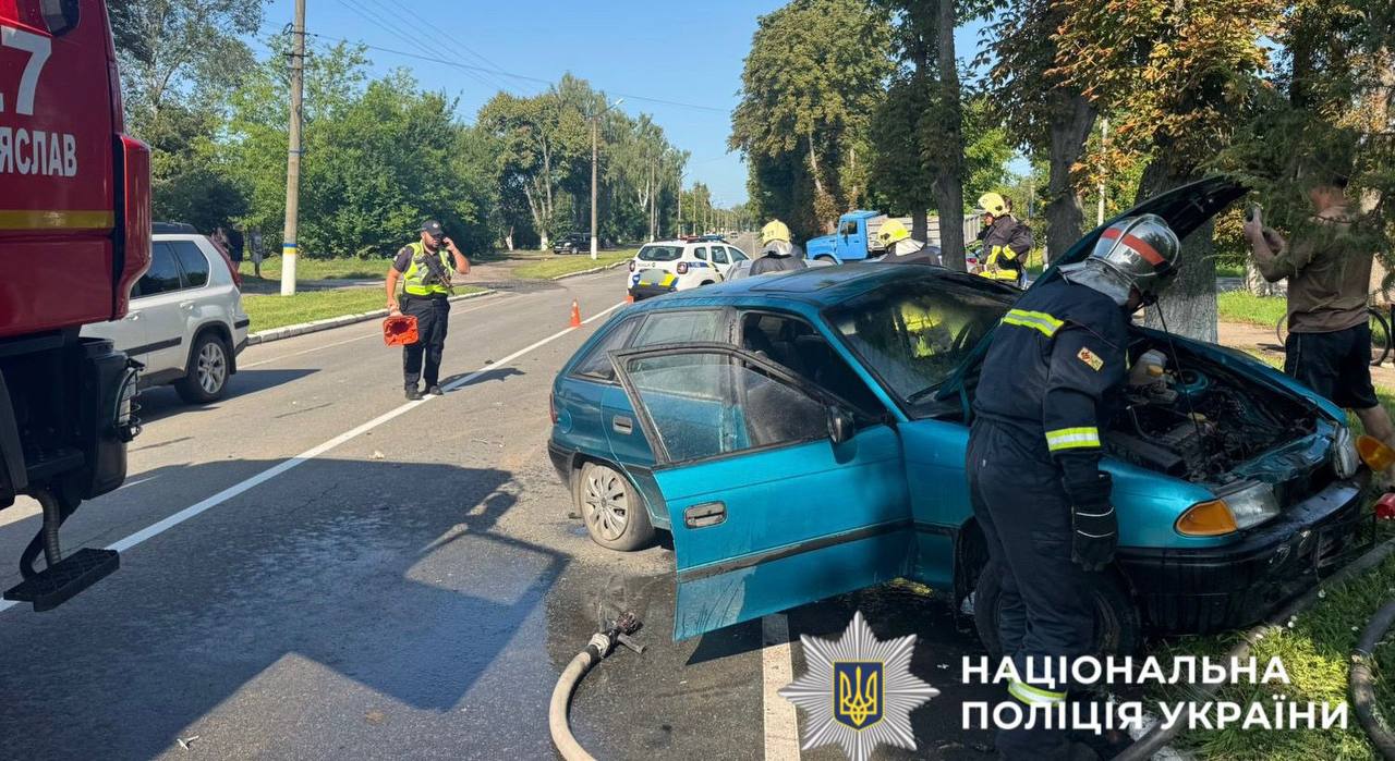 На Бориспільщині авто спалахнуло після зіткнення: постраждала жінка