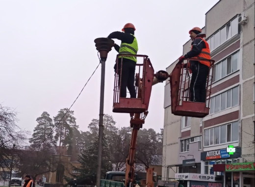 У Славутичі триває відновлення вуличного освітлення: що вже зроблено