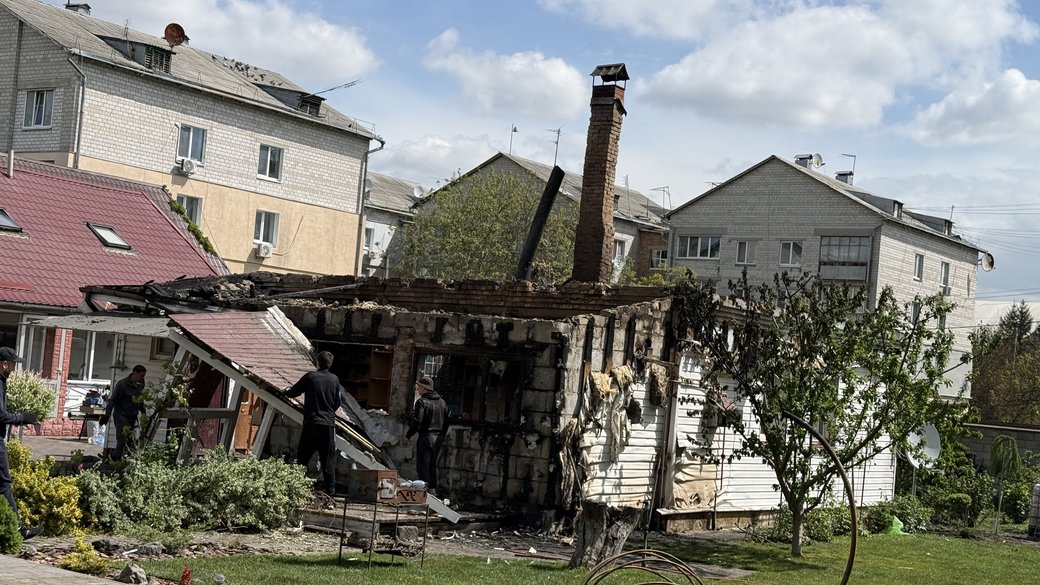 У Щасливому через нічну російську атаку згорів будинок родини полеглого військового (ФОТО)