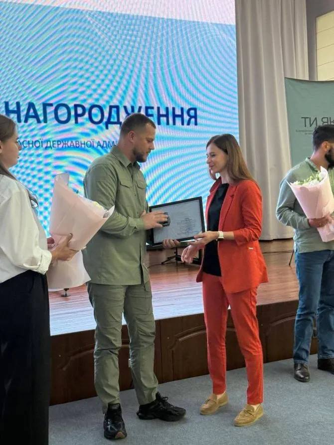 Учительку Ірпінського ліцею "Лінгвіст" нагородили подякою Київської ОДА