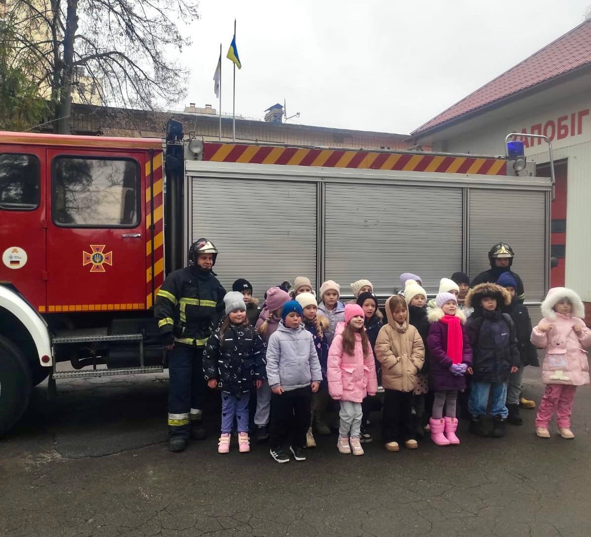 У Бучі рятувальники провели пізнавальну екскурсію для школярів