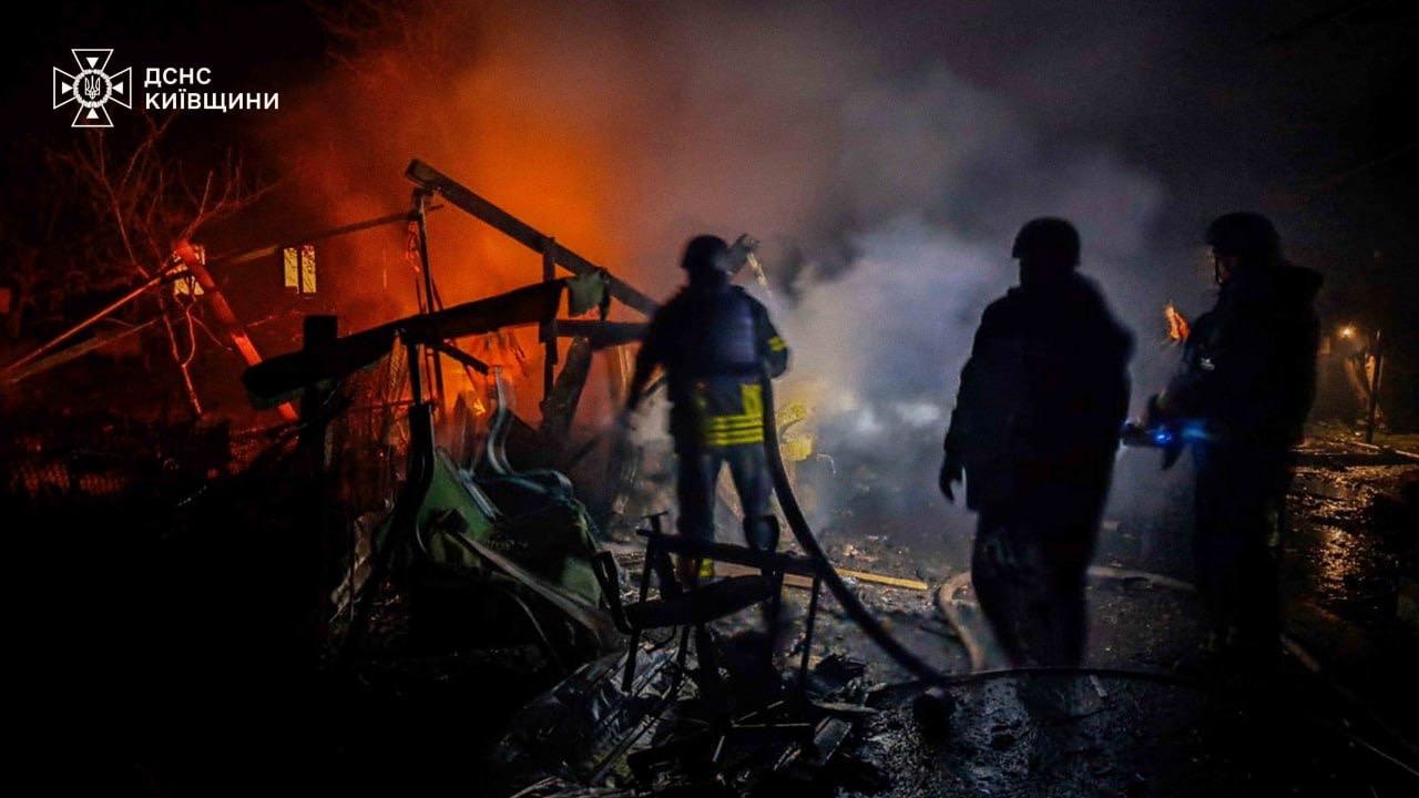 Київщину атакували дронами: у двох районах ліквідували пожежі
