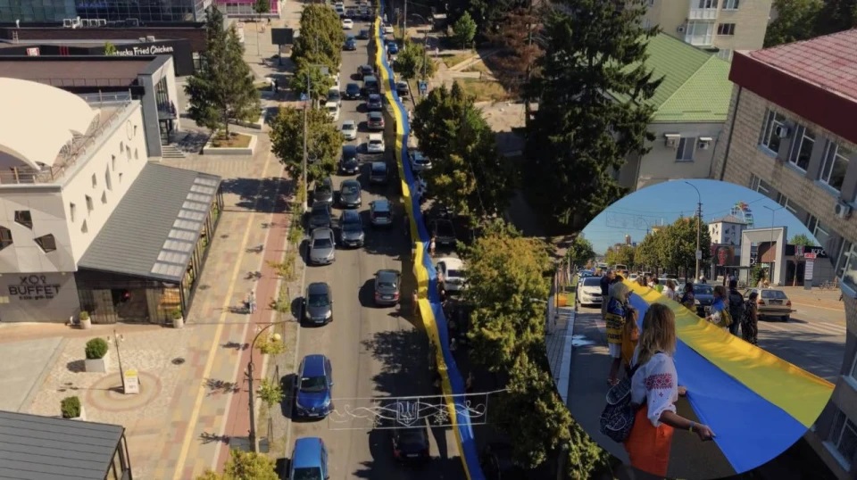 500-метровий прапор об’єднав мешканців Білої Церкви на честь Дня Державного Прапора