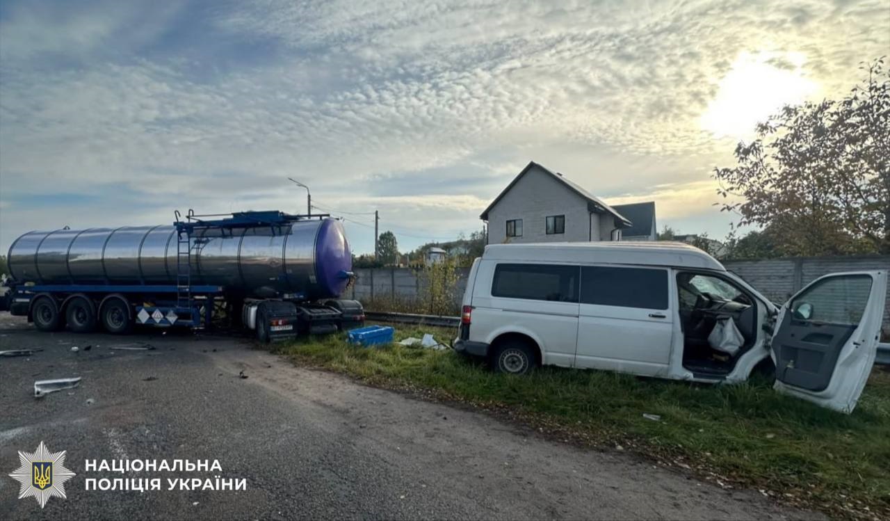Одна людина загинула, ще одна постраждала в аварії поблизу Макарова