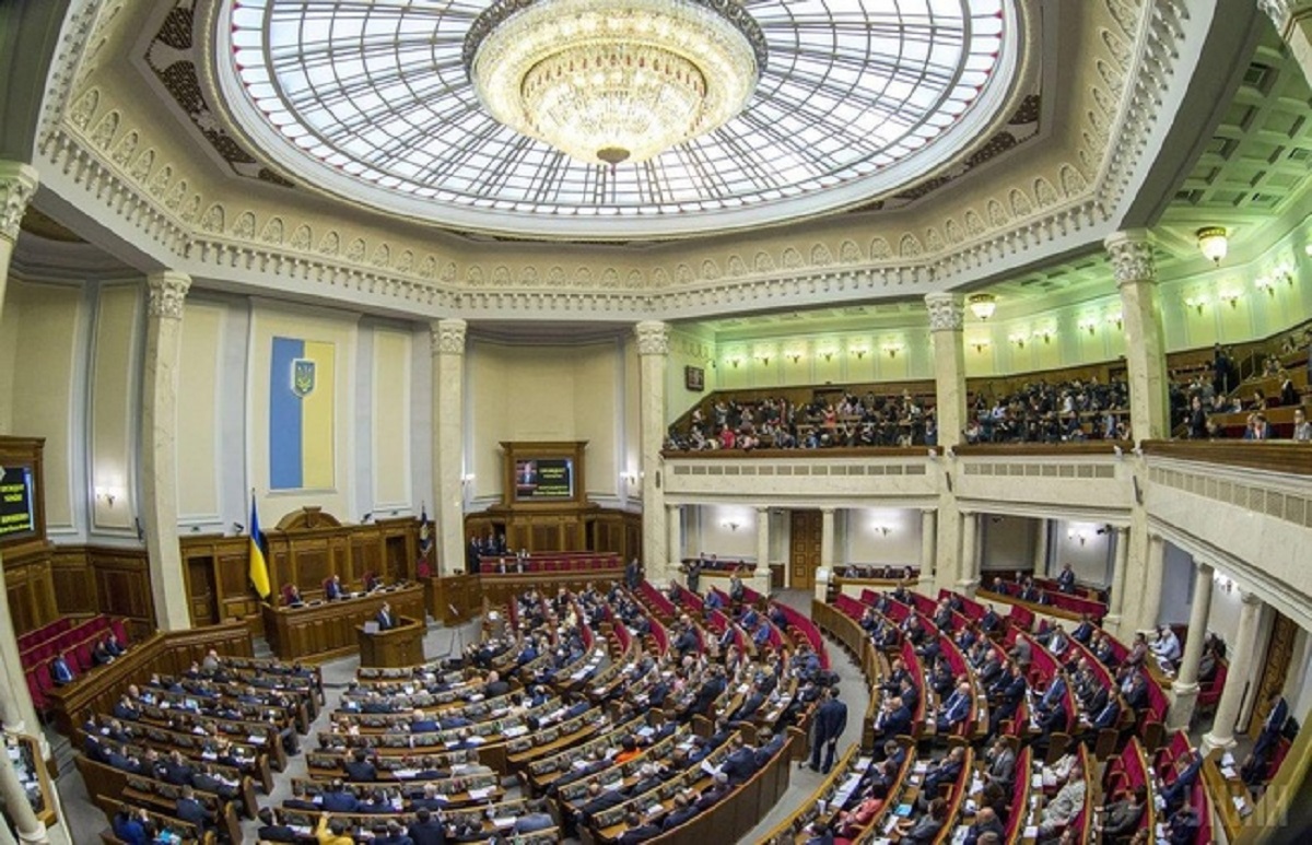 Контроль центральної влади над громадами: що не так із новим законом "слуг народу"